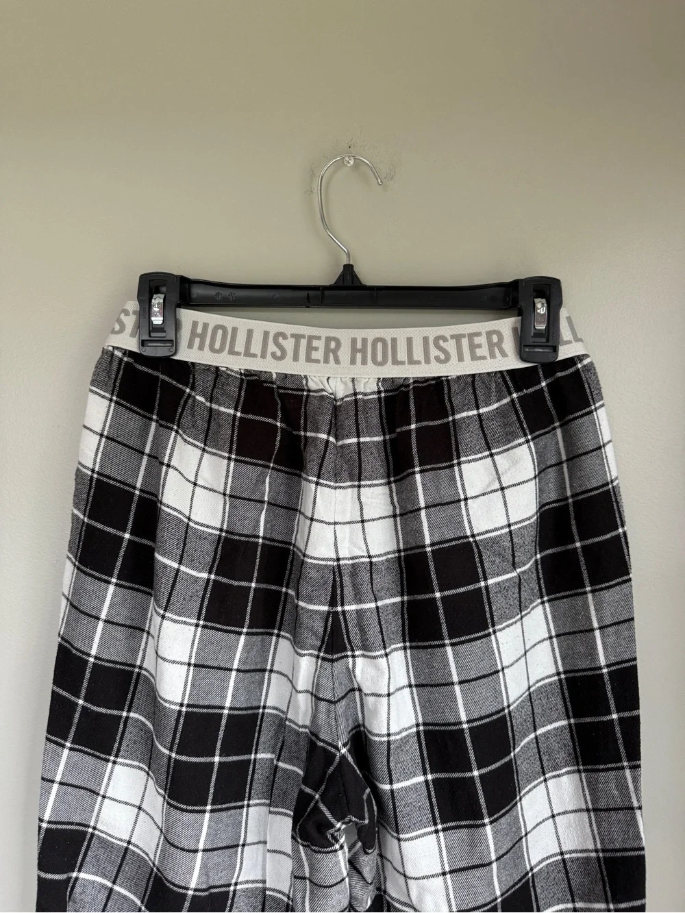 Hollister Women’s Black & White Plaid Pajama Pants | Size: Small
